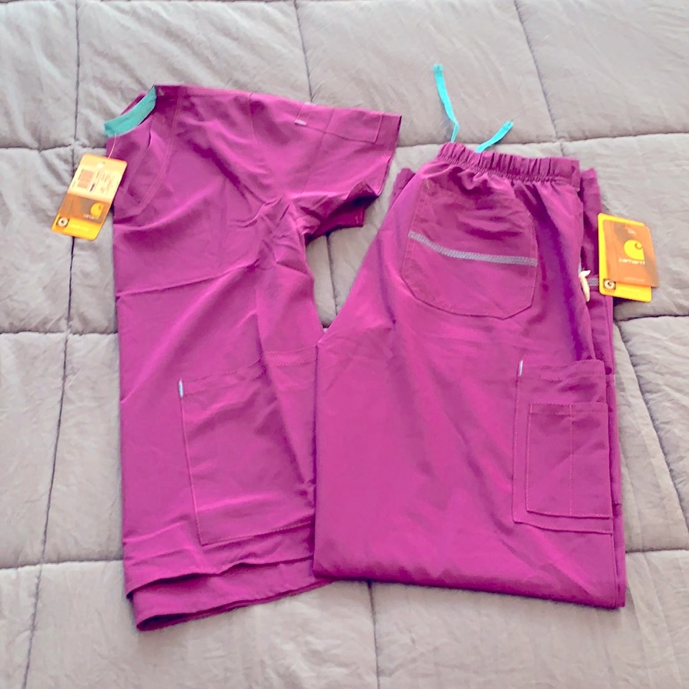 Size small scrub set, photo of color in 2nd pic